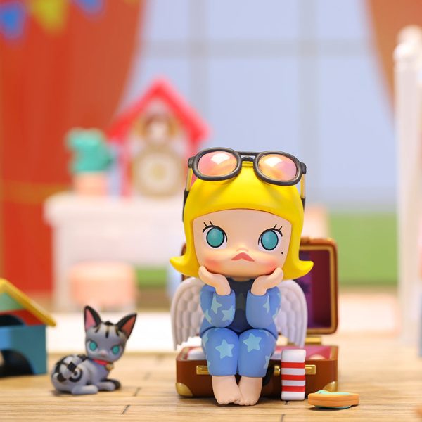 POP MART MOLLY Keen On Travelling 100% Figurine - Image 4