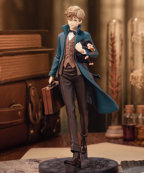 POP MART Fantastic Beasts Wizard-s Legacy Figurine - Newt Scamander - Image 2