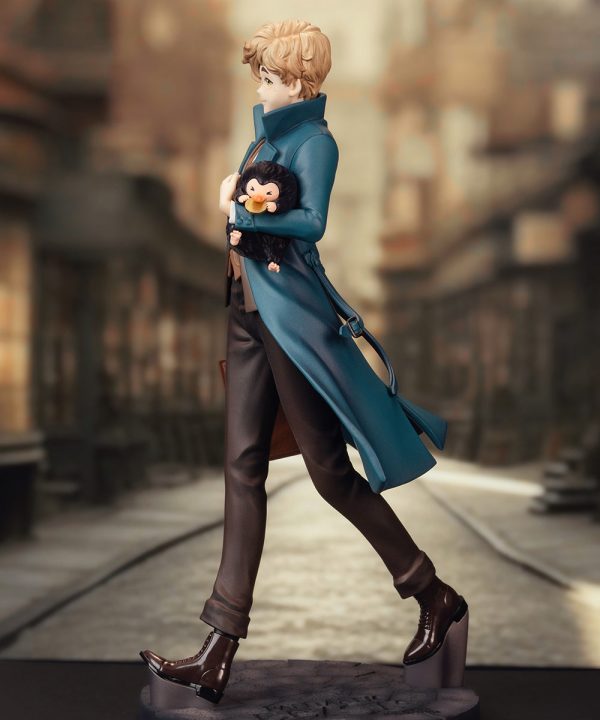 POP MART Fantastic Beasts Wizard-s Legacy Figurine - Newt Scamander - Image 3