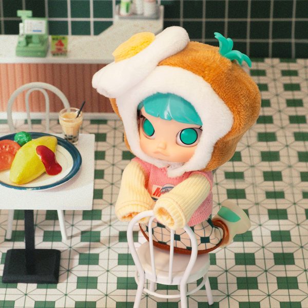POP MART Molly Little Foodie BJD Action Figure - Image 4