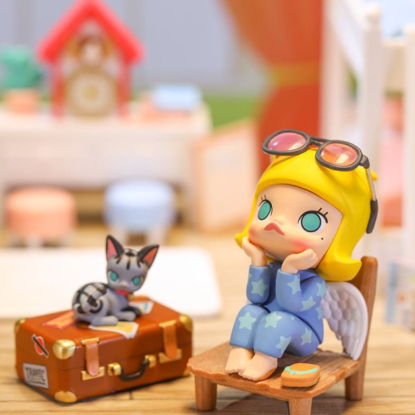 POP MART MOLLY Keen On Travelling 100% Figurine - Image 2