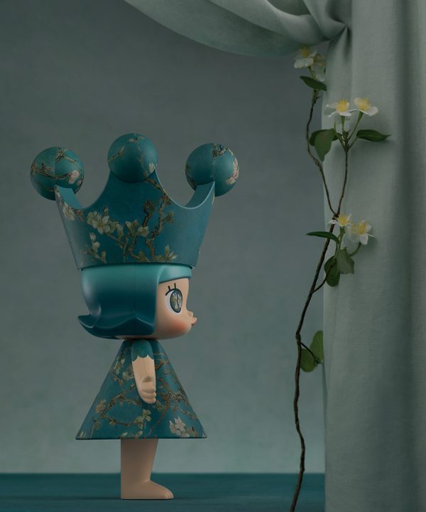 POP MART MEGA Royal Molly 1000% Van Gogh Museum Almond Blossom - Image 4