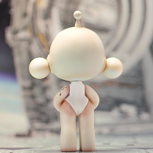 POP MART SKULLPANDA OOTD Light Chaser 200% Figurine - Image 5