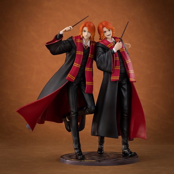POP MART Harry Potter Wizard Dynasty Figurine – Fred and George Weasley - Image 6
